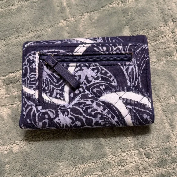 Vera Bradley Navy and White Quilted Wallet - Picture 5 of 5